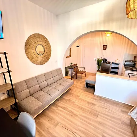 Aeolian Blu 8 * Parikia (Paros)